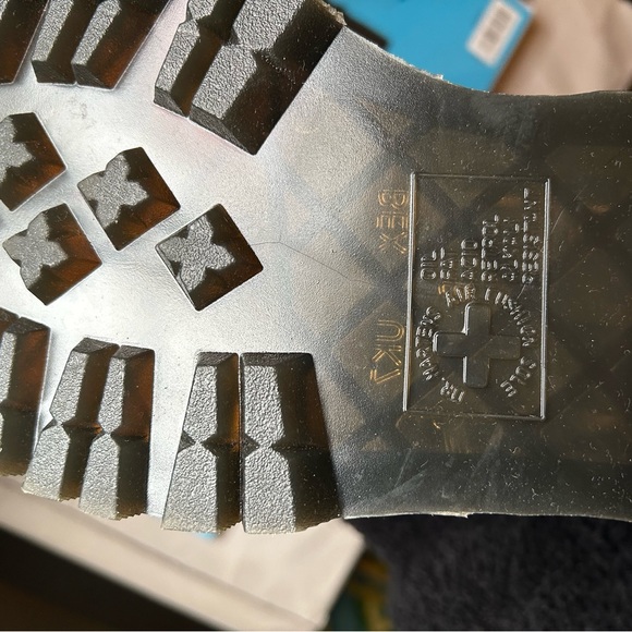 Dr. Martens - Picture 4 of 4